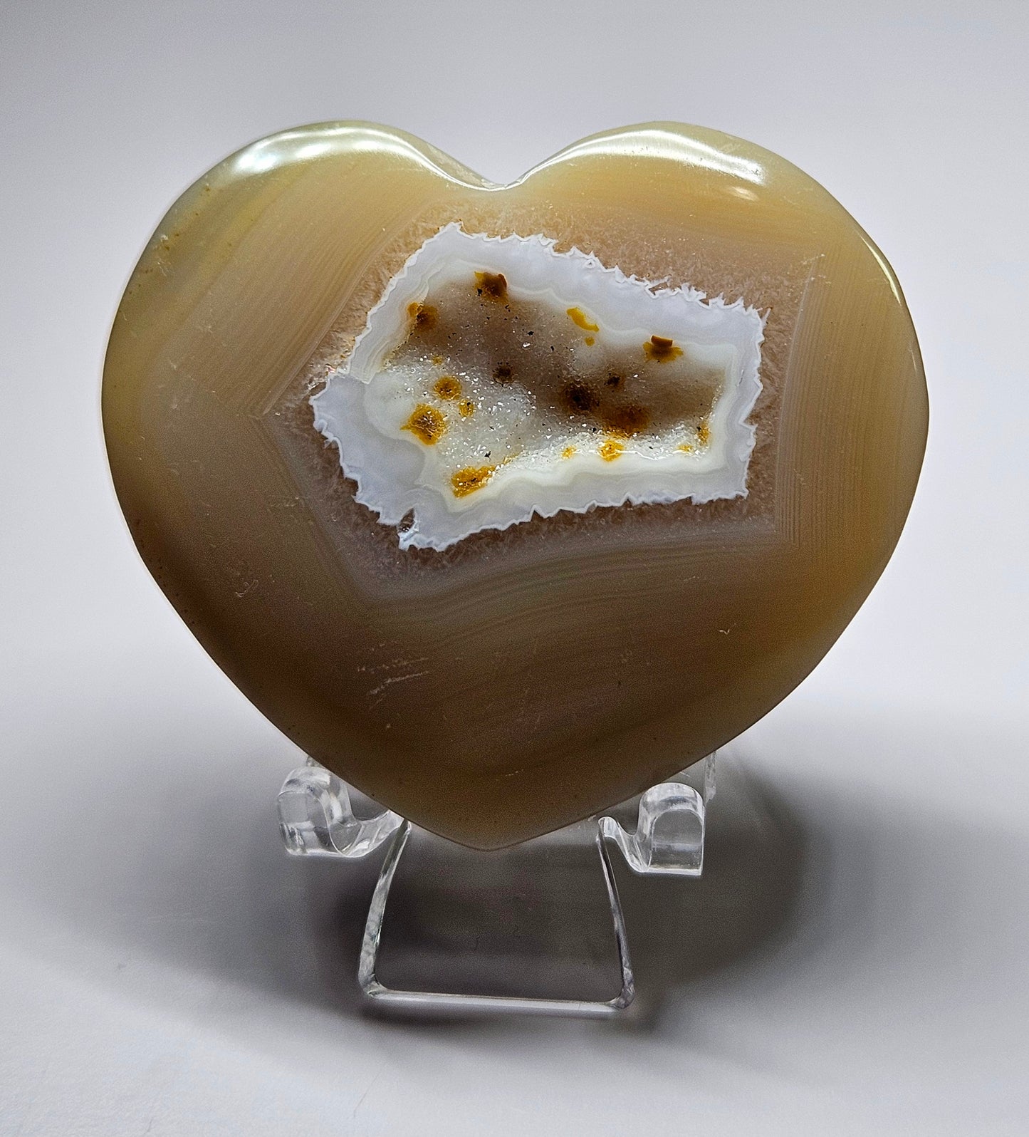 Druzy agate heart carving