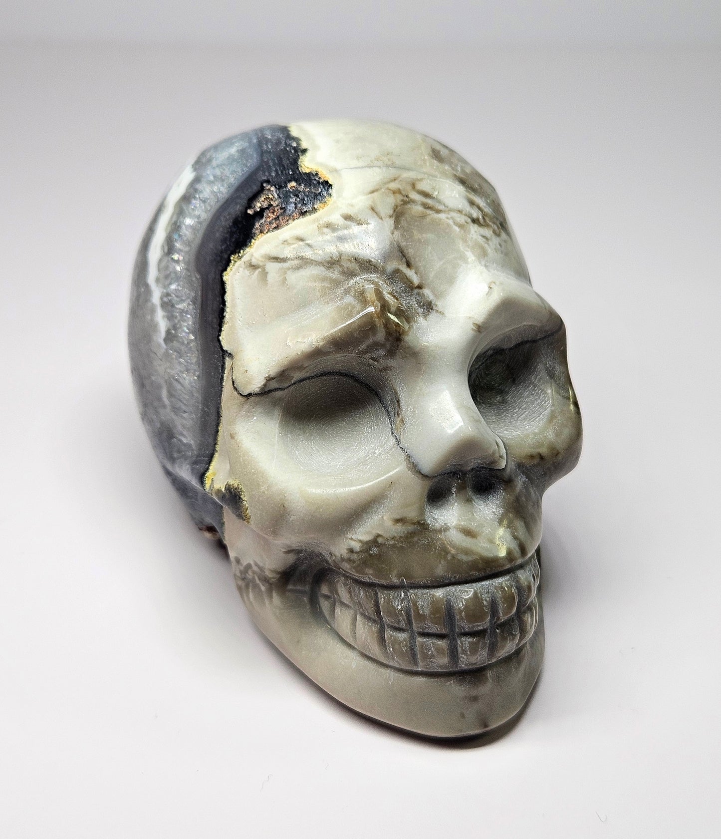 Volcano agate skull carving