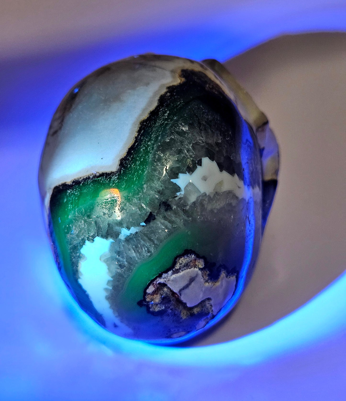 Volcano agate skull carving