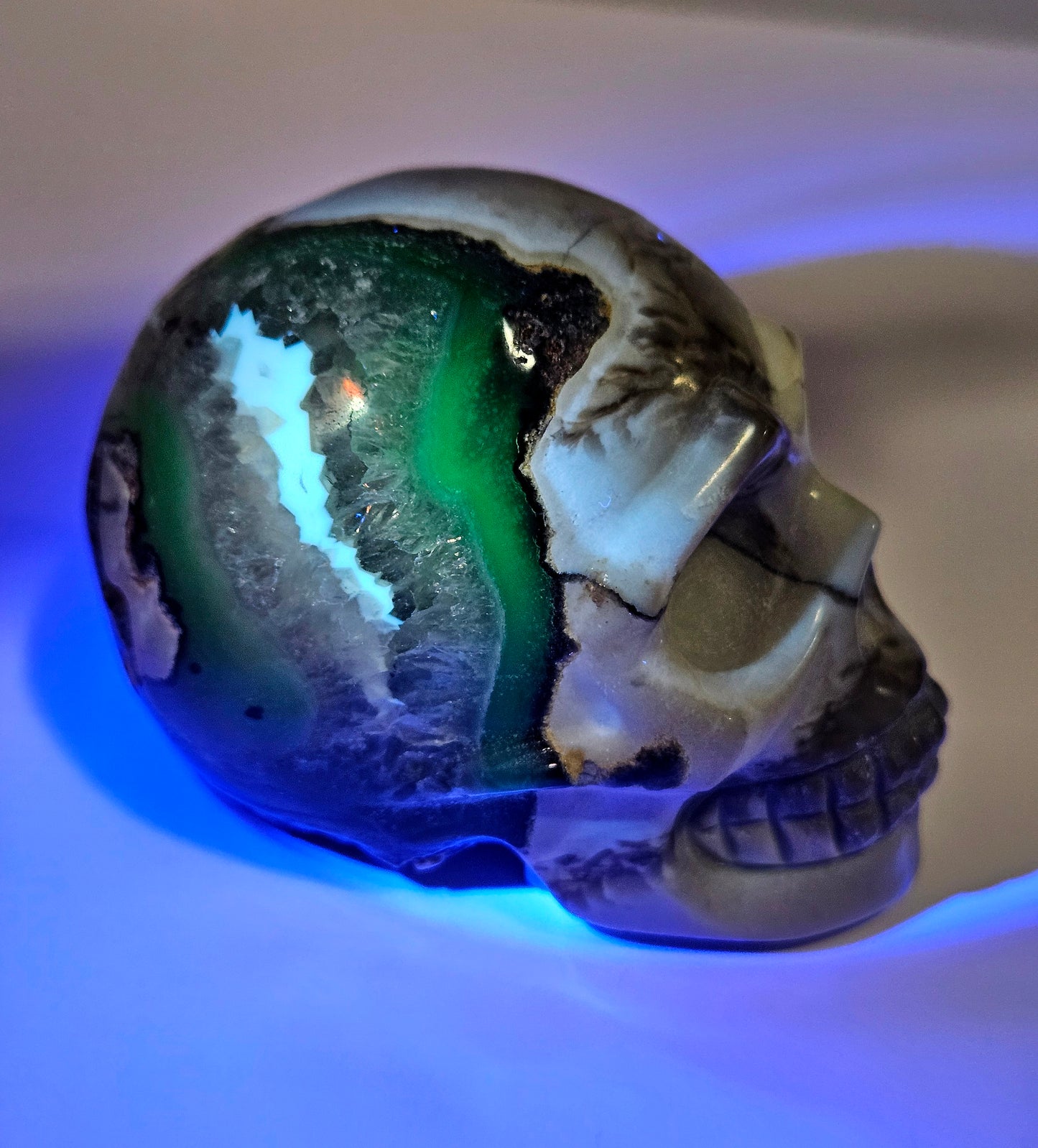 Volcano agate skull carving