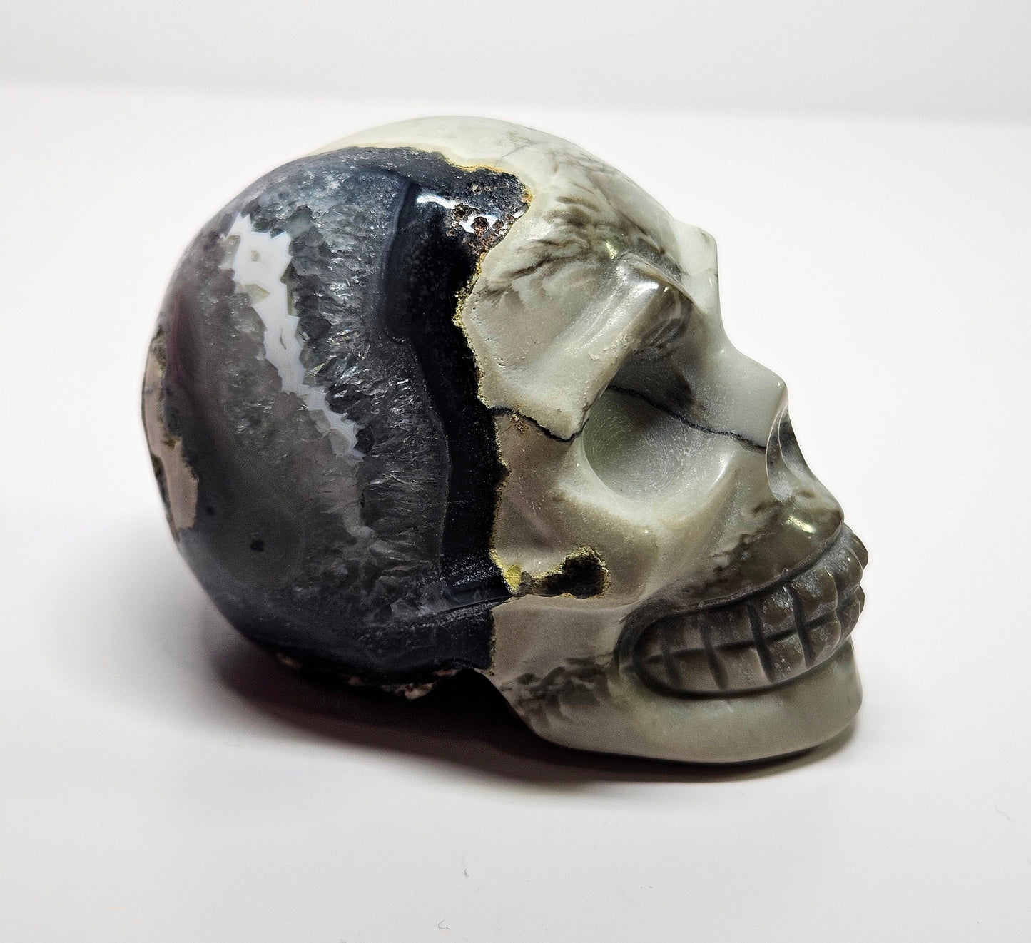 Volcano agate skull carving