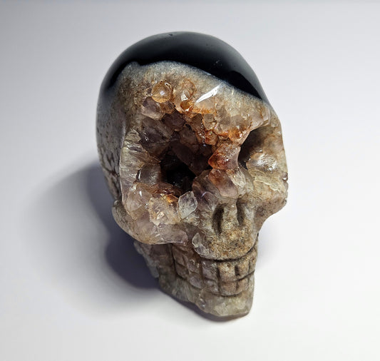 Druzy agate with amethyst and fire quartz skull carving